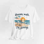 Ocean, Wait I’m Coming Vintage Beach Graphic T-Shirt MARE QUI CLUB